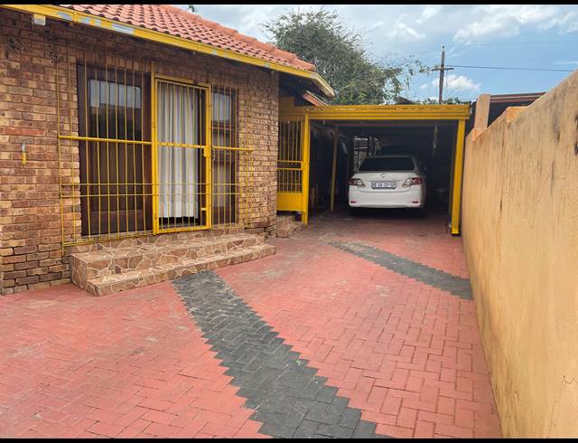3 BEDROOM FREEHOLD FOR SALE IN SOSHANGUVE XX